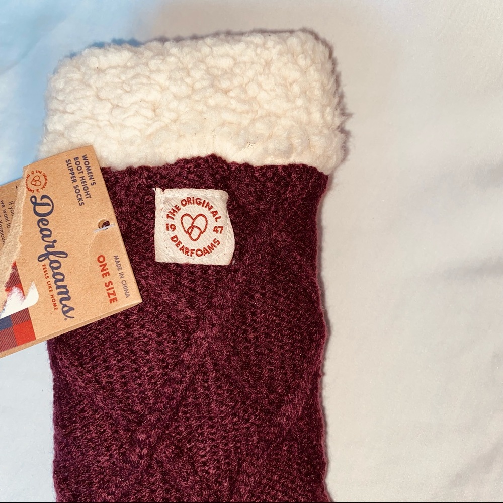 DEARFOAMS NWT boot slipper socks, crimson & cream
